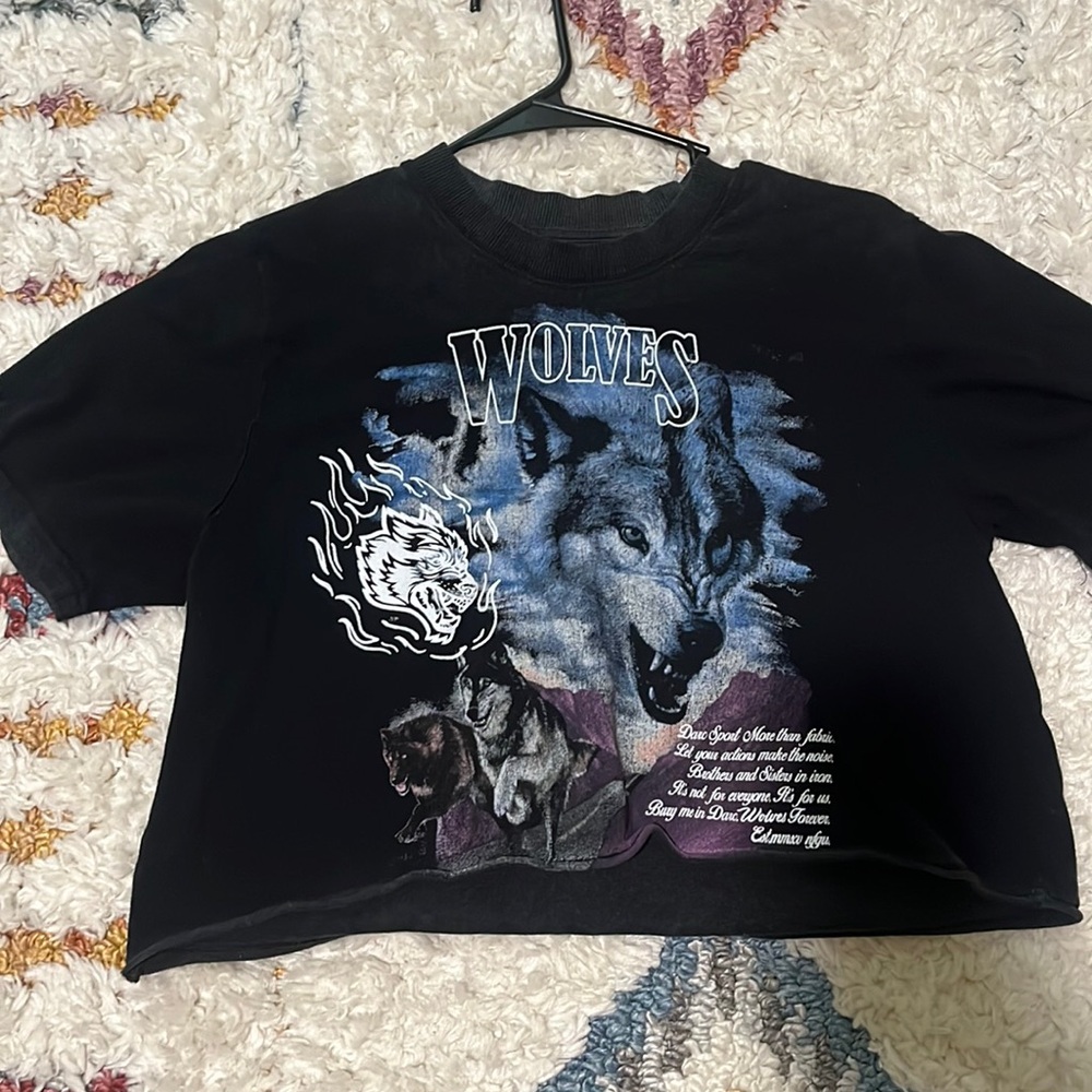 Wolves cropped tshirt